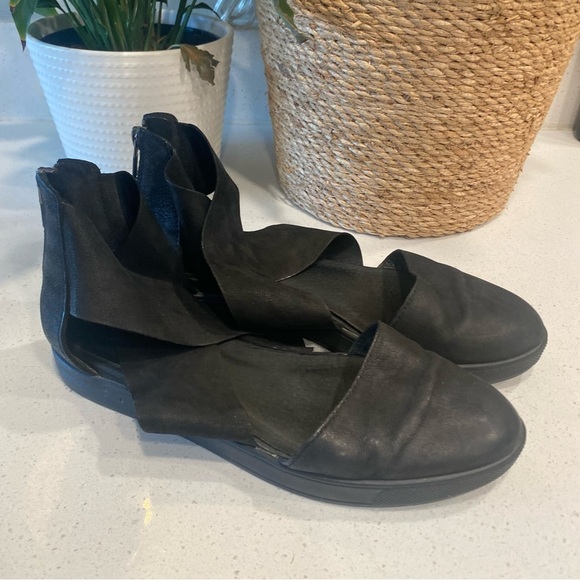 Eileen Fisher Carver Tumbled Nubuck Black Leather Cross Strap Sandals - Picture 3 of 8